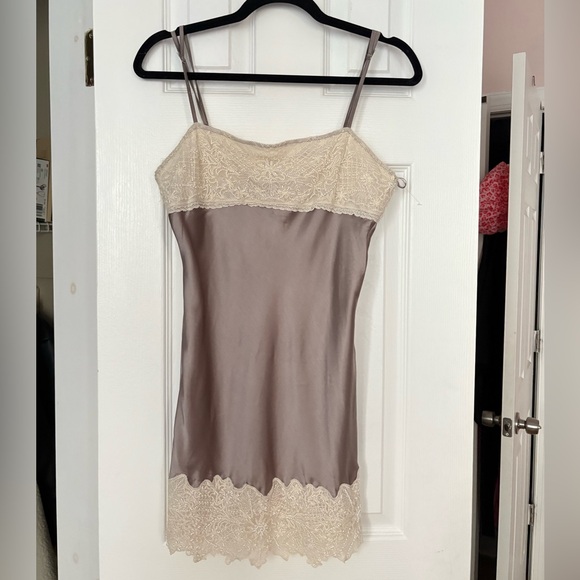 Turning Heads Mini Slip Free People Elegant Lace Trim Satin Chemise - Picture 2 of 8